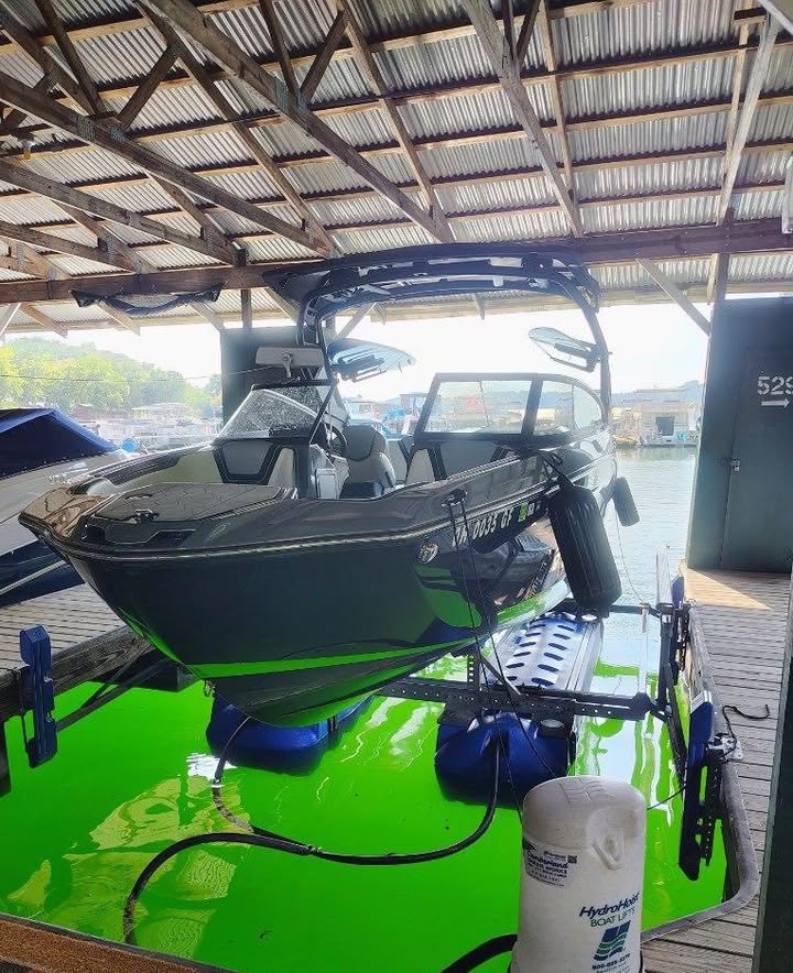 HydroHoist-boat-lift